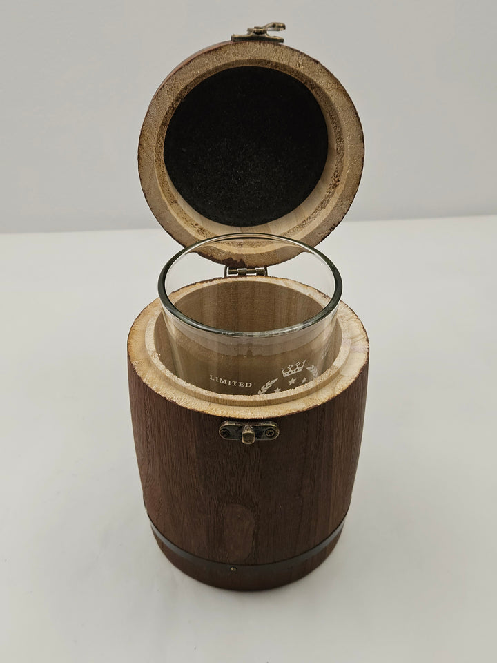 Pahar bere aniversar 450 ml, sticla fara plumb, in cutie cadou tip butoi, editie 1965, maro
