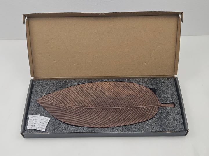 Tava servire decorativa din lemn de acacia 38 x 15 x 1,5 cm, model frunza