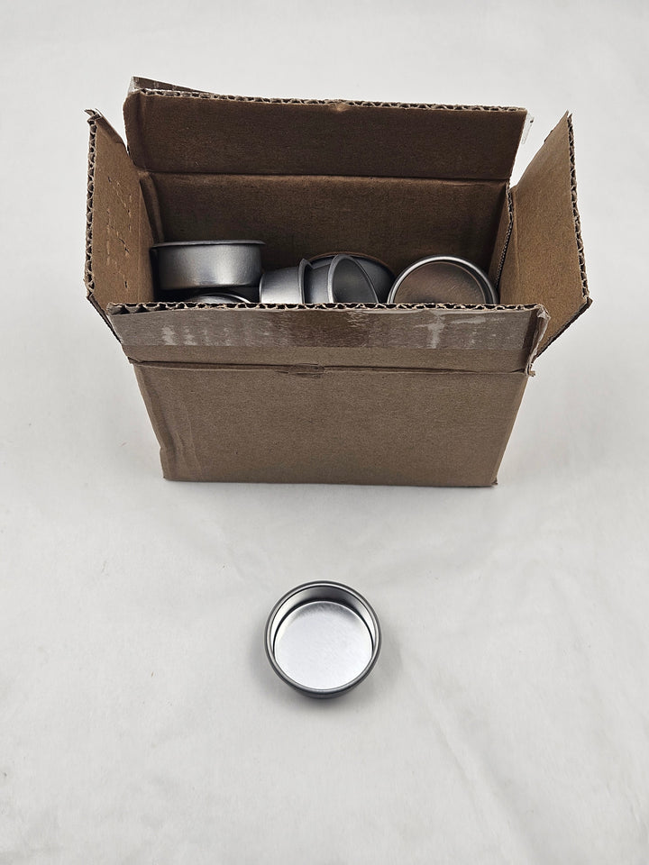 Set 20 suporturi metalice pentru lumânări pastilă, rotunde, model striat, reutilizabile, argintii