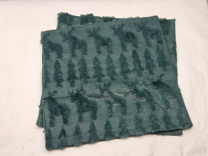 Set 2 fețe de pernă decorative, 45 x 45 cm, pluș cu broderie 3D, fermoar ascuns, model Crăciun