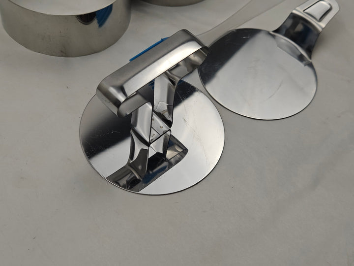 Set 6 inele pentru desert din inox, 8,8 x 3,5 cm, cu presă, spatulă de ridicare și pensulă din silicon