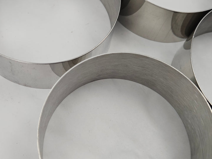 Set 6 inele pentru desert din inox, 8,8 x 3,5 cm, cu presă, spatulă de ridicare și pensulă din silicon