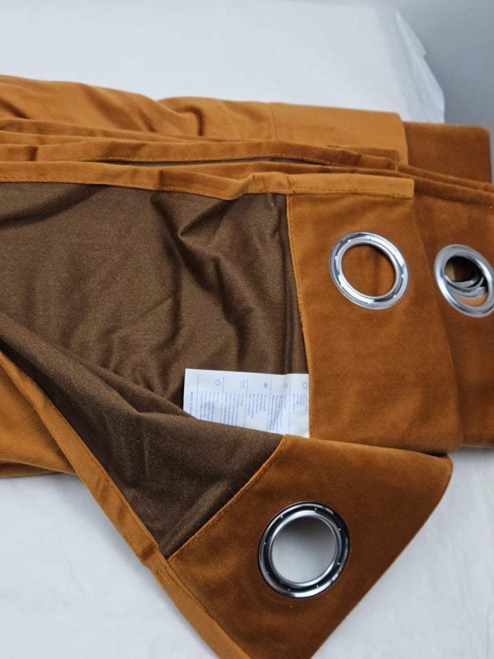 Set 2 draperii catifelate cu inele, 140 x 280 cm, opace si termice, maro