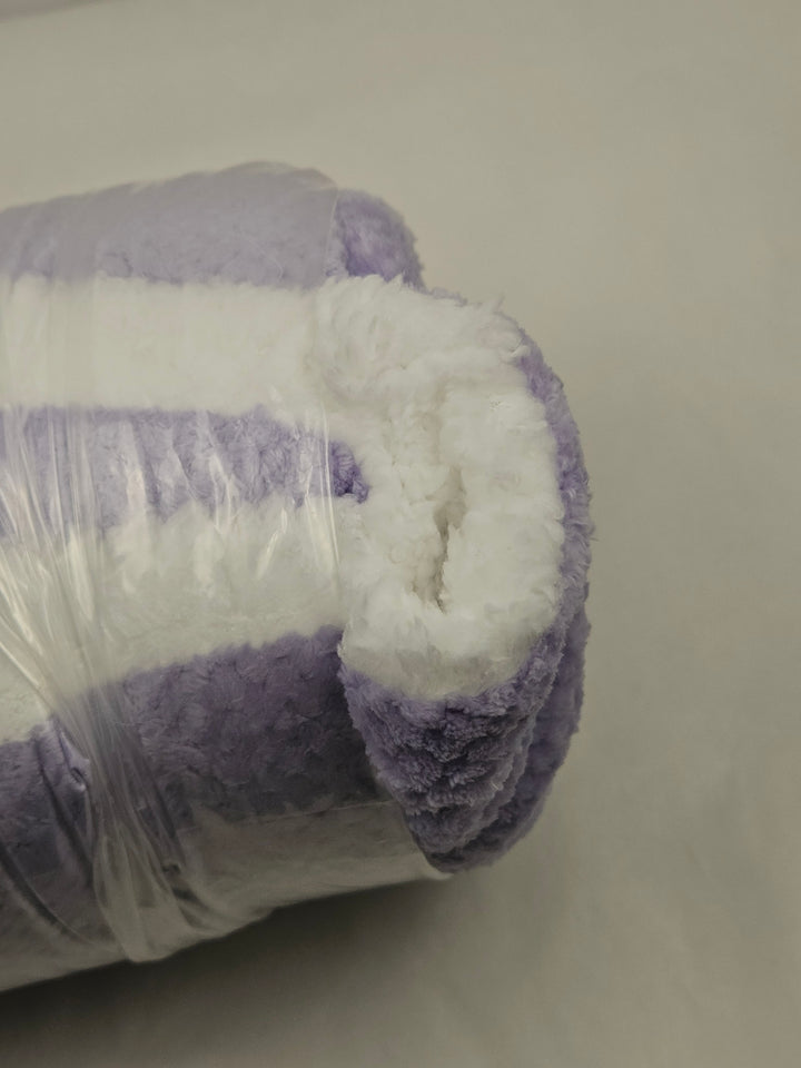 Patura sherpa reversibila cu textura tip fagure, fleece, 220 x 240 cm, mov