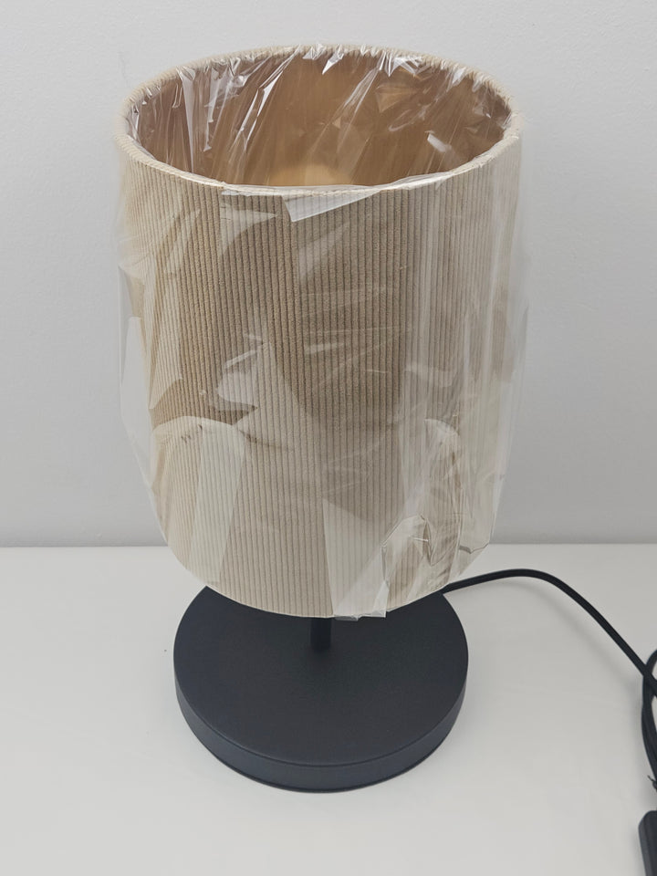 Lampă de masă din metal, abajur cilindric reiat, E27, 20 x 40 cm, cu întrerupător pe cablu