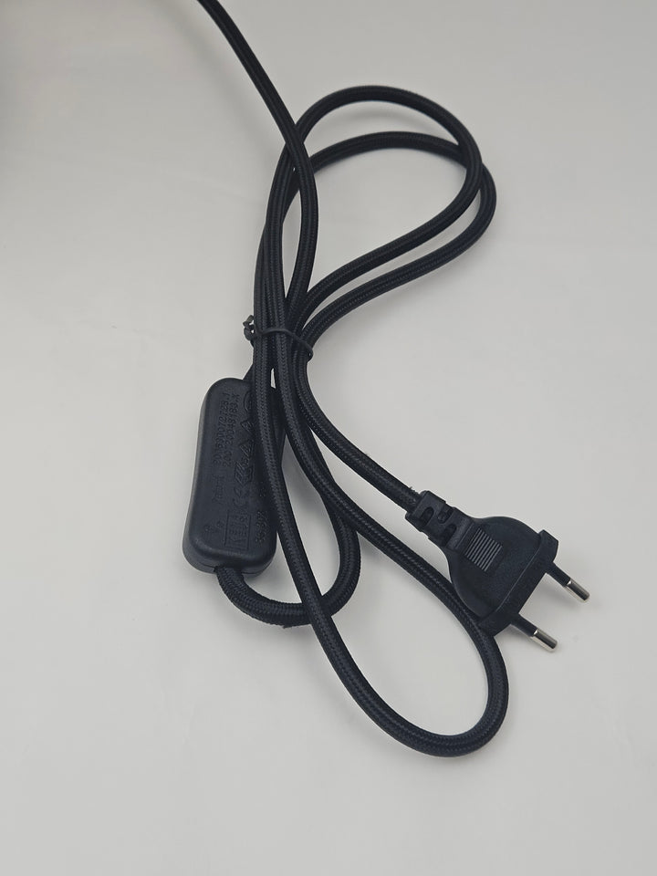 Lampă de masă din metal, abajur cilindric reiat, E27, 20 x 40 cm, cu întrerupător pe cablu