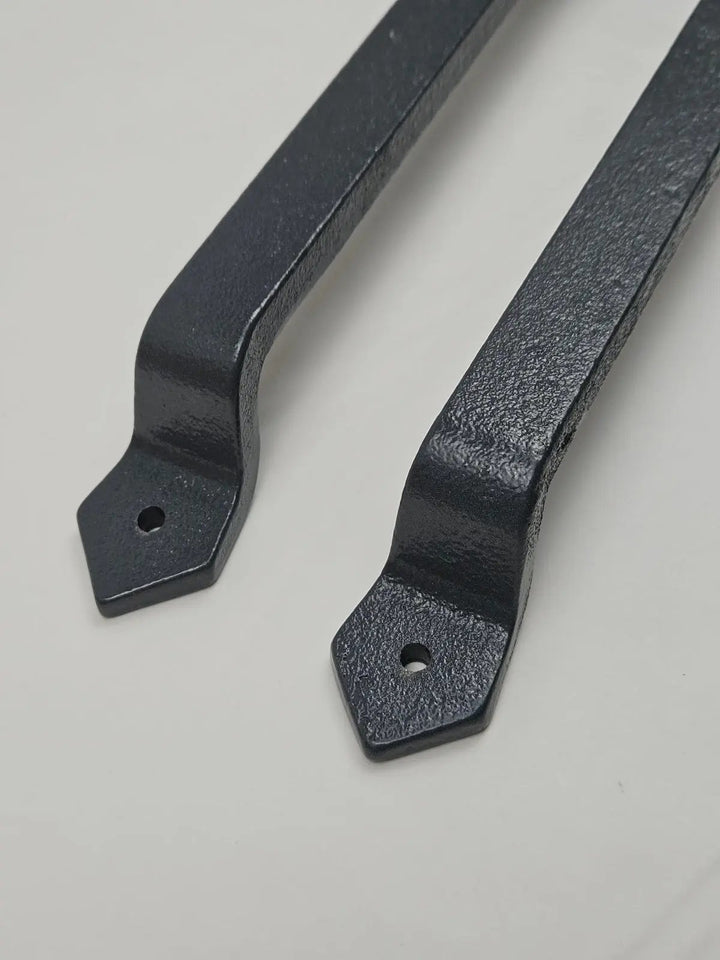 Set 2 mânere pentru ușă glisantă din fontă, 28 cm, distanță între găuri 24 cm, finisaj lăcuit, gri