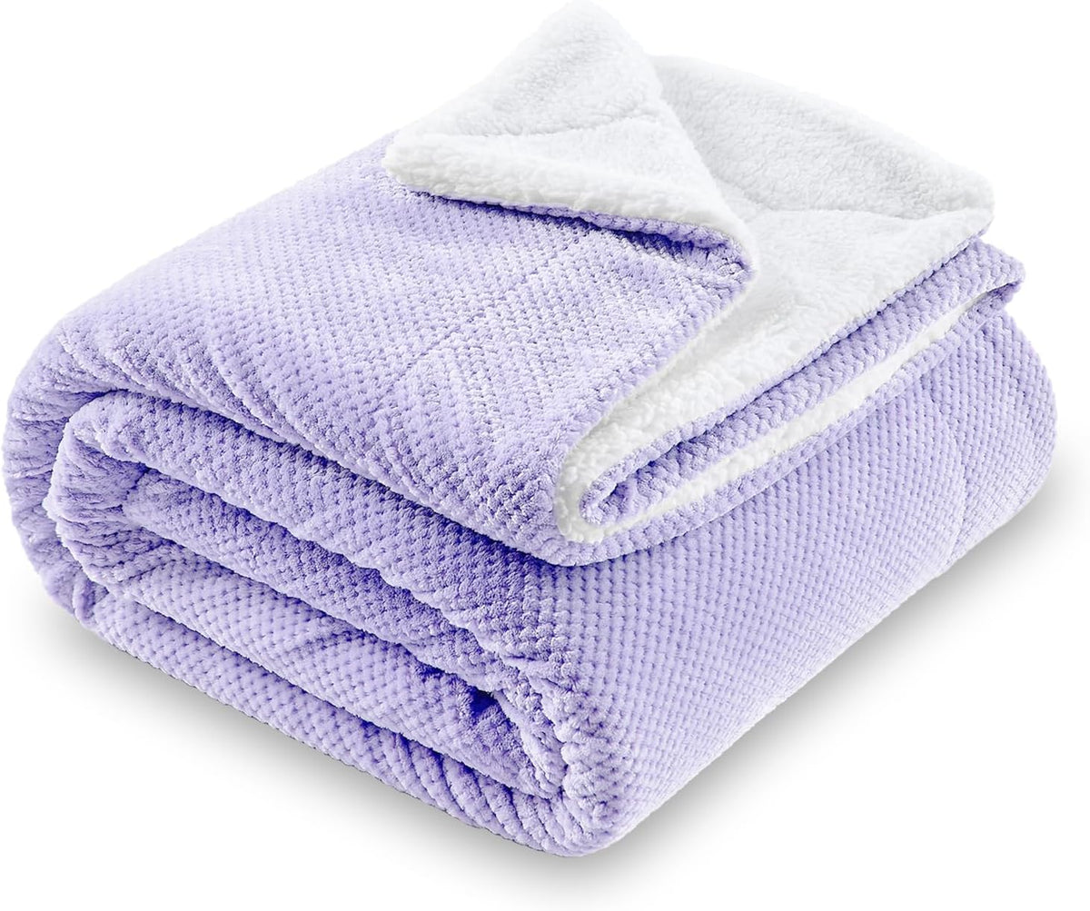 Patura sherpa reversibila cu textura tip fagure, fleece, 220 x 240 cm, mov
