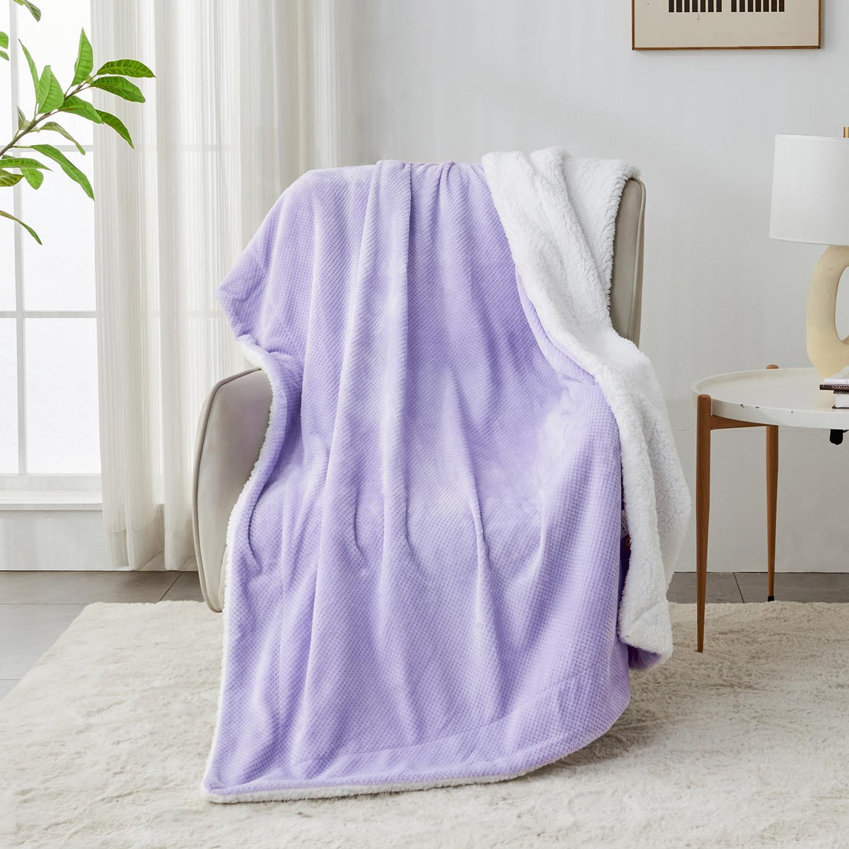 Patura sherpa reversibila cu textura tip fagure, fleece, 220 x 240 cm, mov