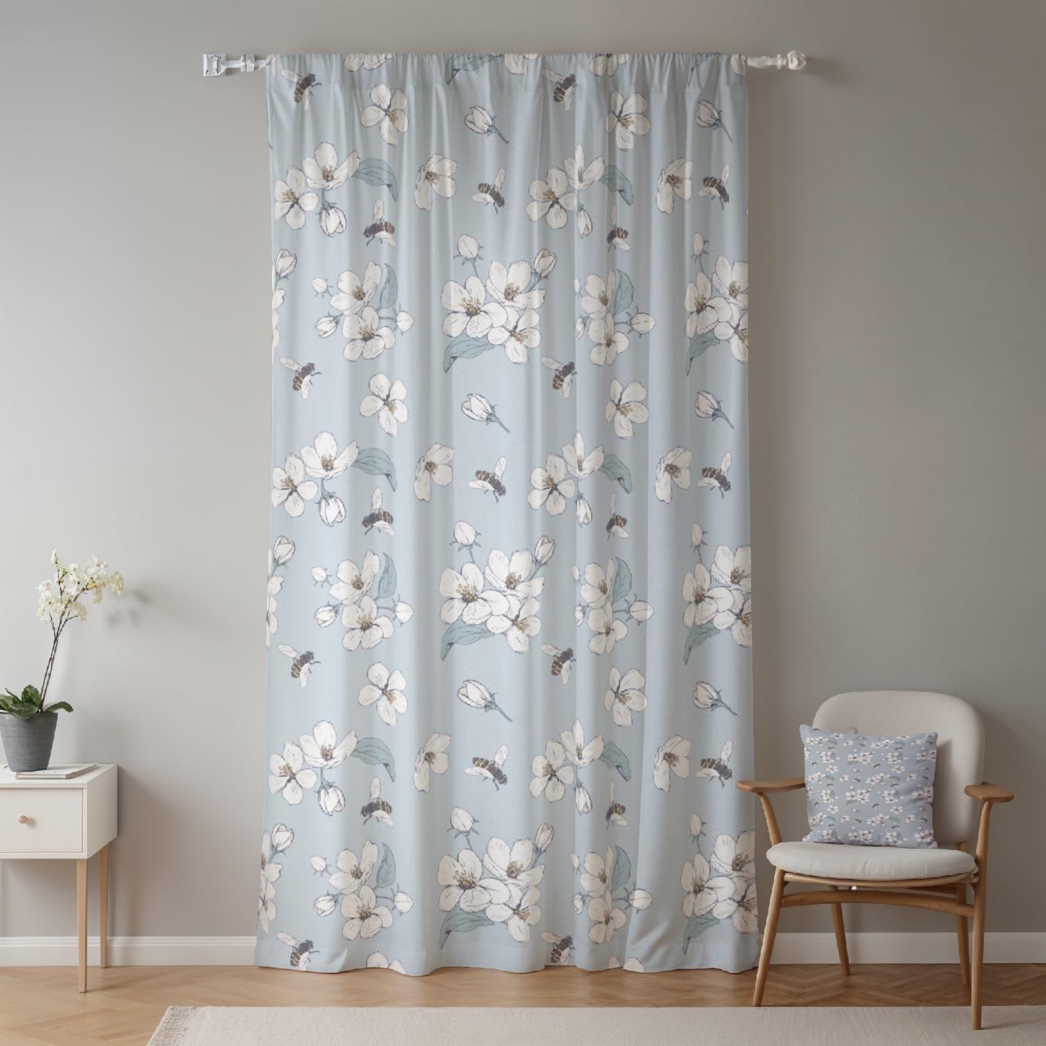 Draperie cu imprimeu floral și albine, 117 x 229 cm, opacă, cu buzunar pentru galerie, albastră