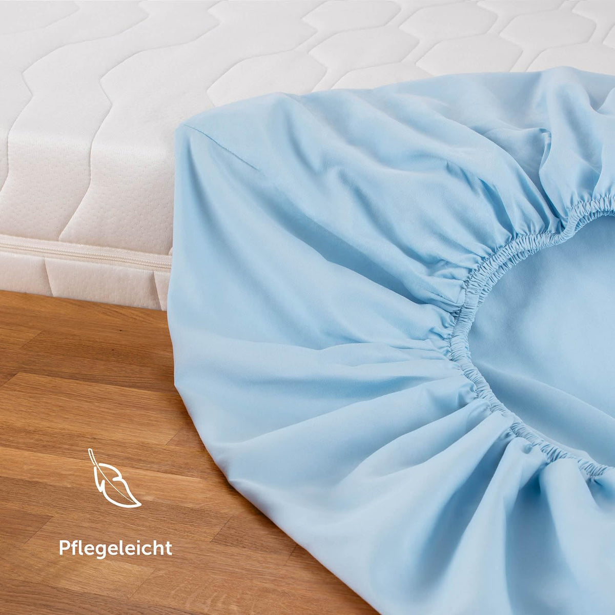 Set 2 cearsafuri cu elastic din microfibra, 135 x 190 cm, pentru saltele de pana la 25 cm, albastru deschis