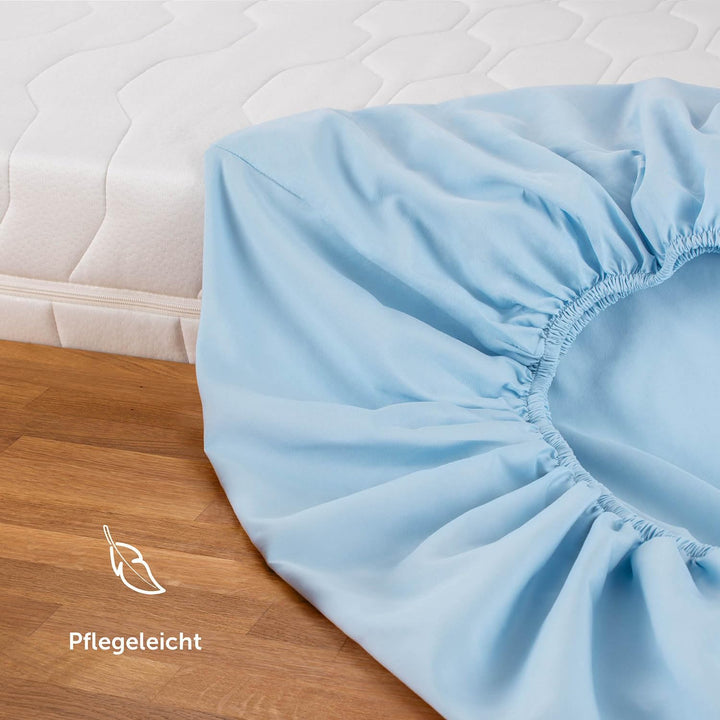 Set 2 cearsafuri cu elastic din microfibra, 135 x 190 cm, pentru saltele de pana la 25 cm, albastru deschis