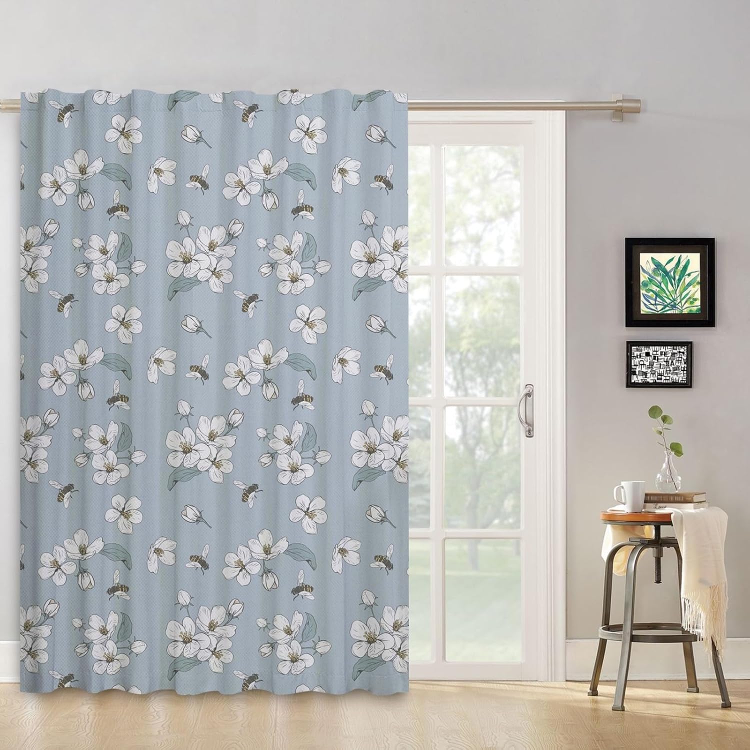 Draperie cu imprimeu floral și albine, 117 x 229 cm, opacă, cu buzunar pentru galerie, albastră