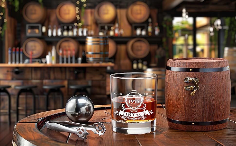 Set cadou pahar de whisky pentru aniversare 1975, 340 ml, cu cutie tip butoi, bilă XL din inox și clește