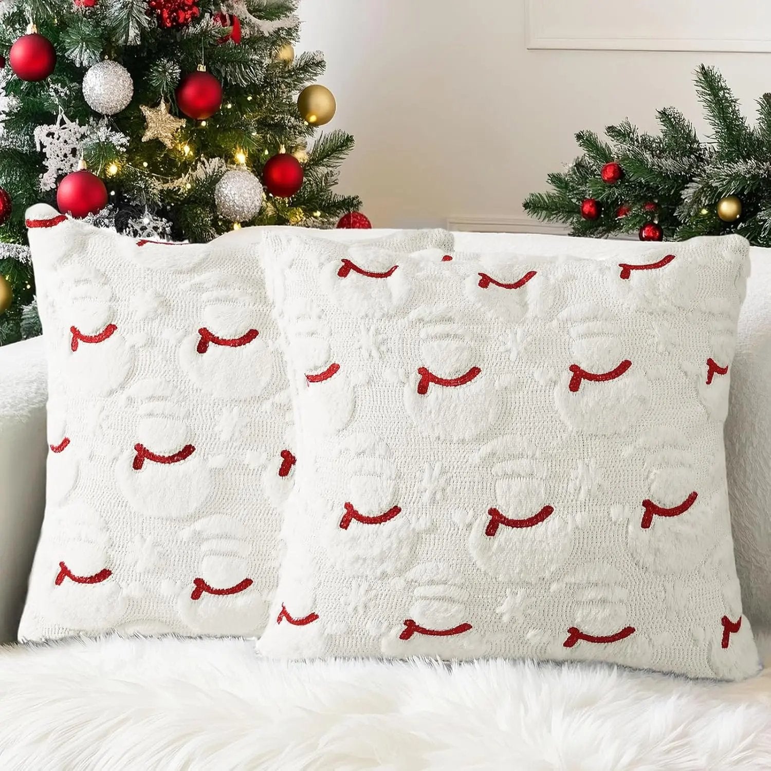 Set 2 fețe de pernă decorative, 45 x 45 cm, poliester plușat cu broderie 3D, fermoar ascuns, model Crăciun