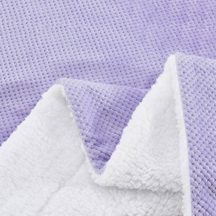 Patura sherpa reversibila cu textura tip fagure, fleece, 220 x 240 cm, mov