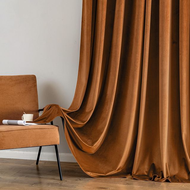 Set 2 draperii catifelate cu inele, 140 x 280 cm, opace si termice, maro