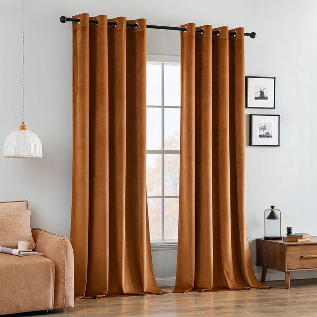 Set 2 draperii catifelate cu inele, 140 x 280 cm, opace si termice, maro